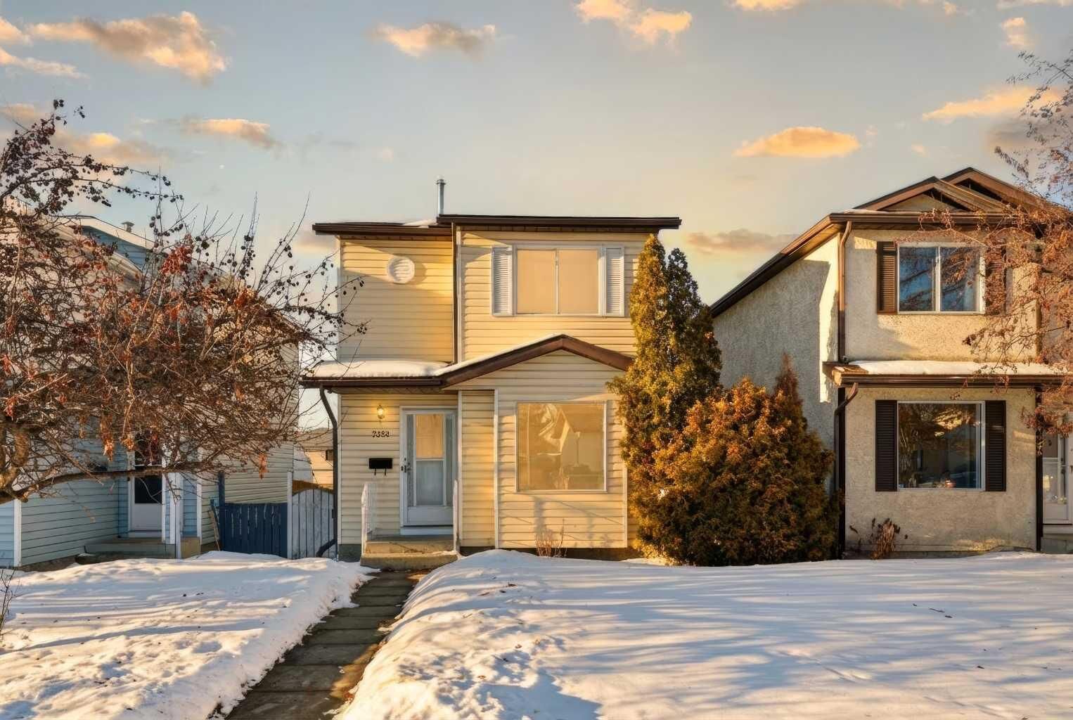 Property Photo:  7352 59 Avenue  AB T4P 3L9 