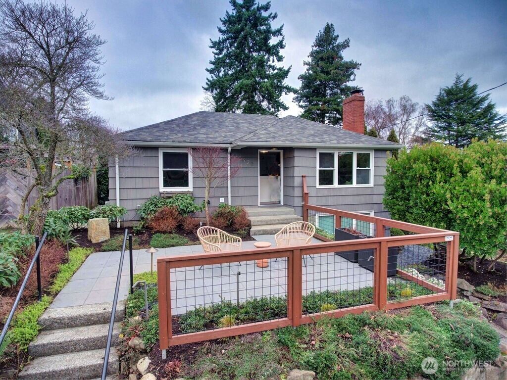 Property Photo:  920 NW 96th Street  WA 98117 