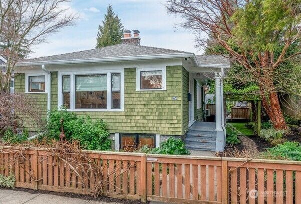 Property Photo:  106 NE 46th Street  WA 98105 