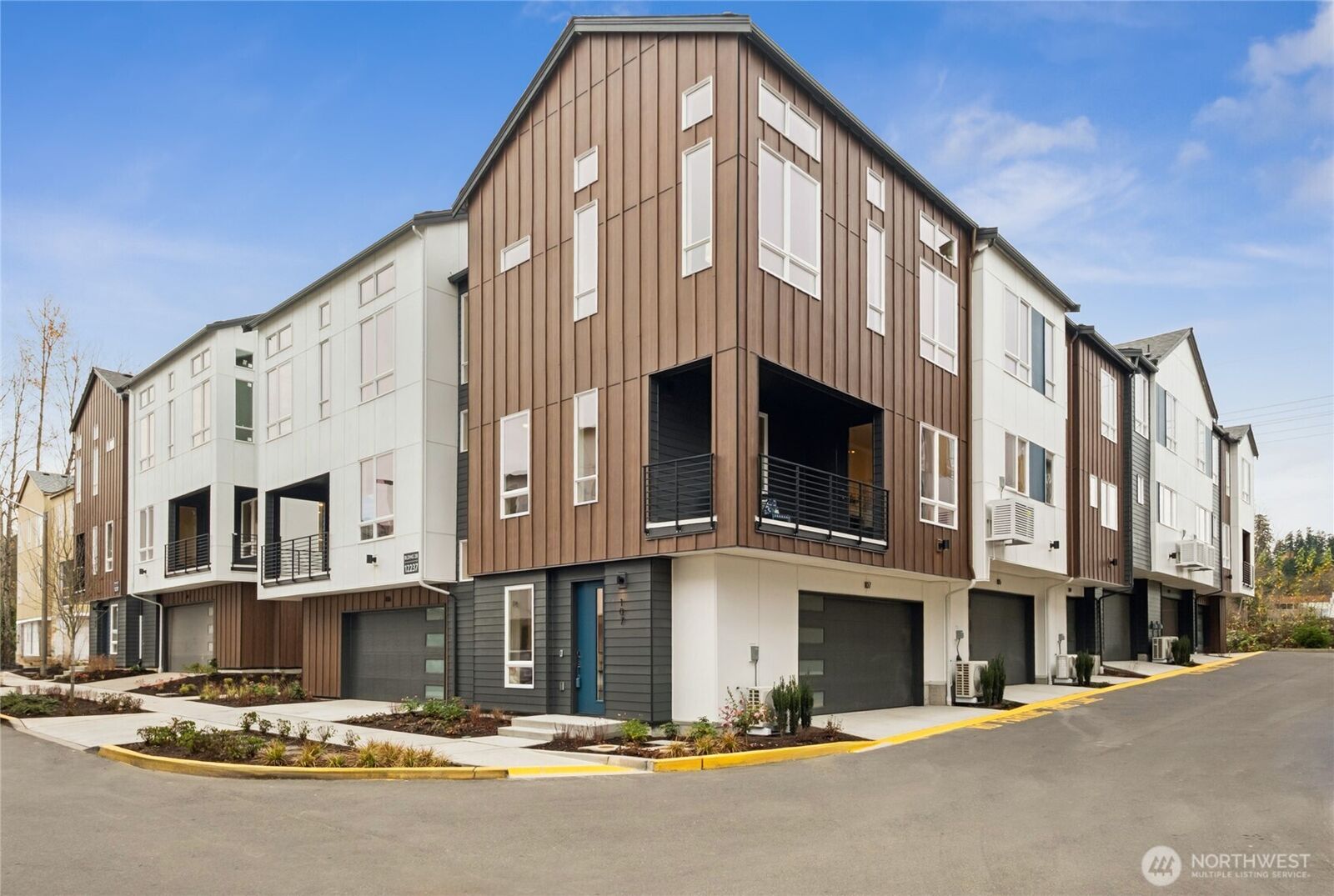 Property Photo:  12237  137th Place NE 2806  WA 98052 