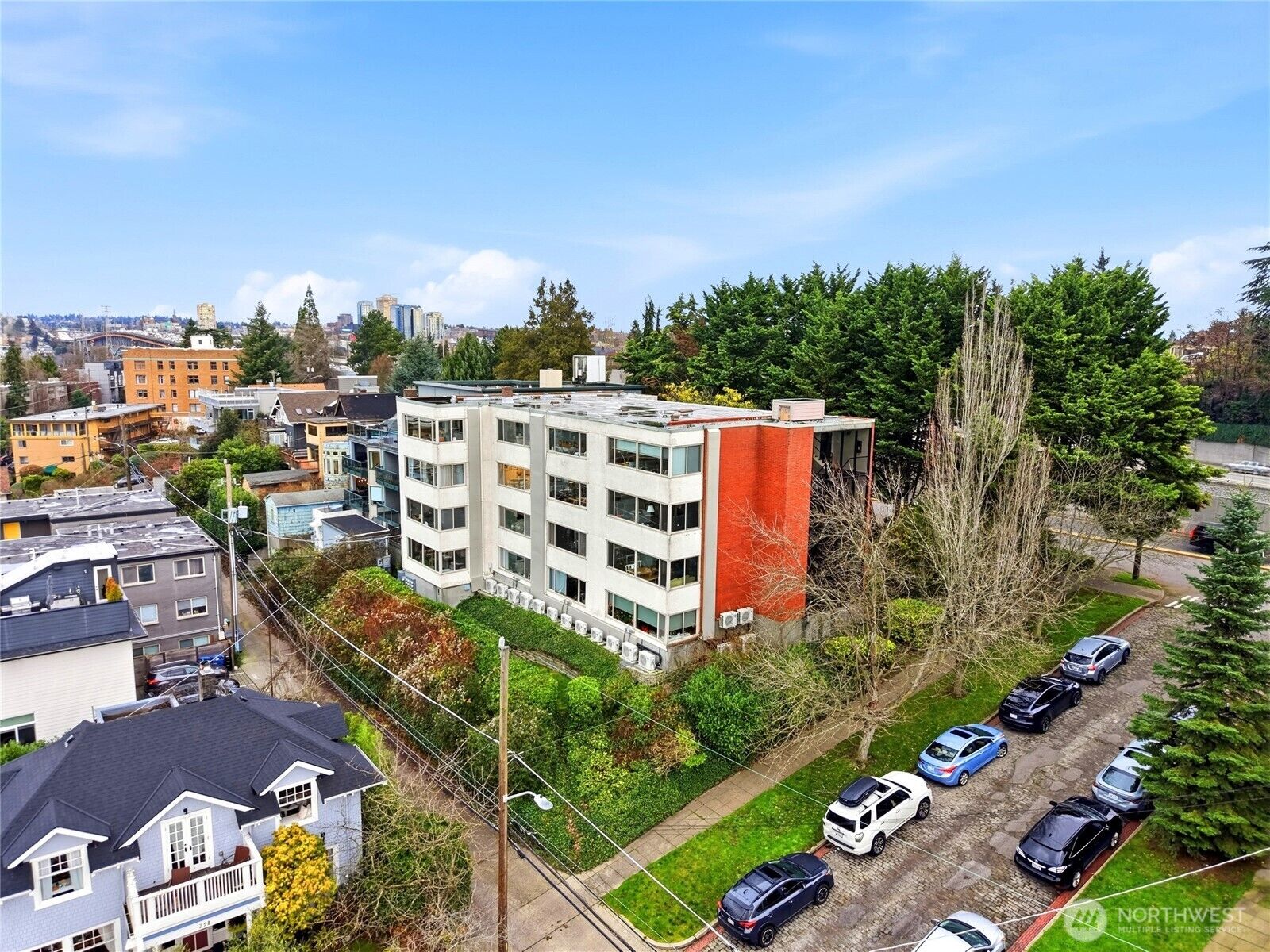 Property Photo:  2703  Boylston Avenue E 101  WA 98102 