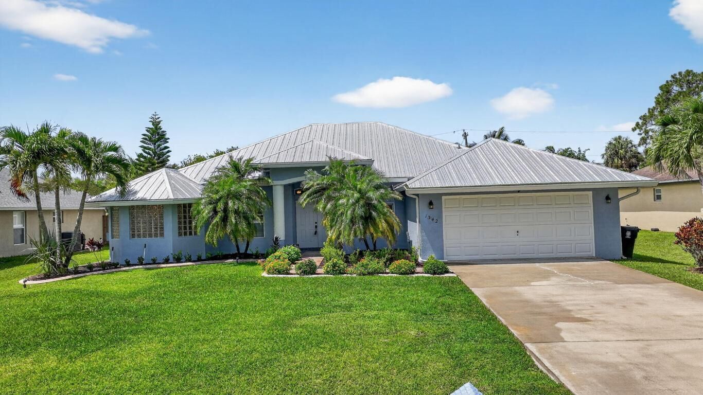 Property Photo:  1342 SW Oriole Lane  FL 34953 