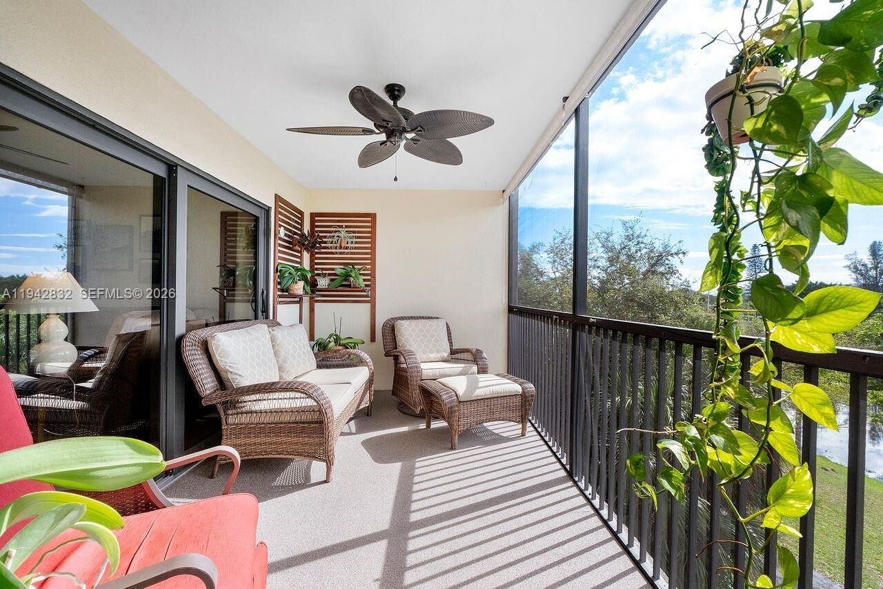 Property Photo: 2200 S Cypress Bend Dr 406 FL 33069