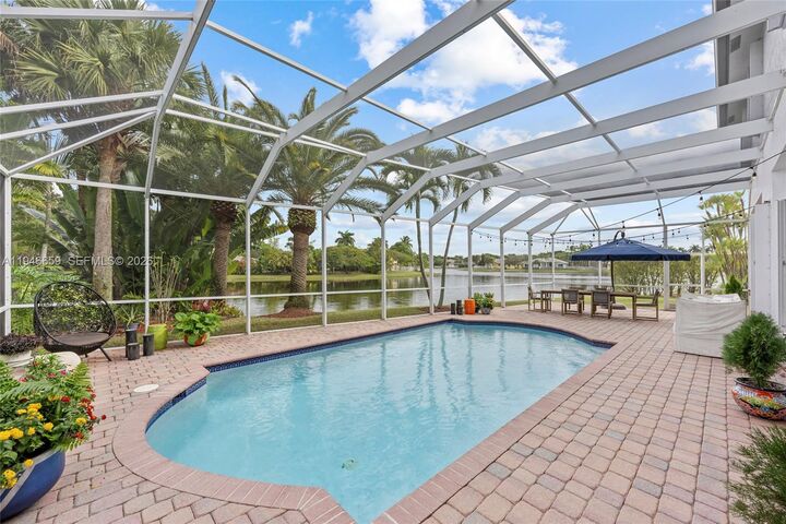 Property Photo:  3905 Osprey Ct  FL 33331 