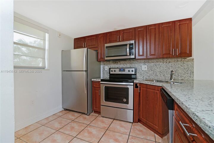 Property Photo:  10525 SW 112th Ave 309  FL 33176 