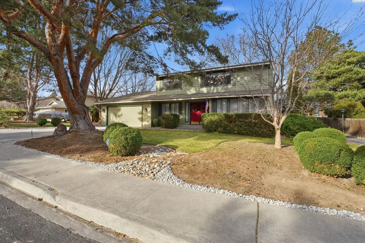 Property Photo:  242 W Greenview Dr.  WA 99352 