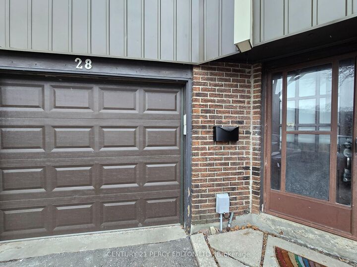 Property Photo:  28 Spire Hillway N/A  ON M2H 3A4 