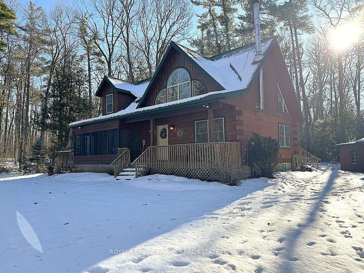 Property Photo:  120 Sugarbush Crescent  ON K0L 1J0 