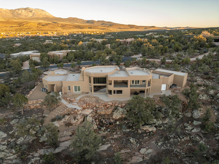 Property Photo:  384 N Sundial Ridge Cir  UT 84783 