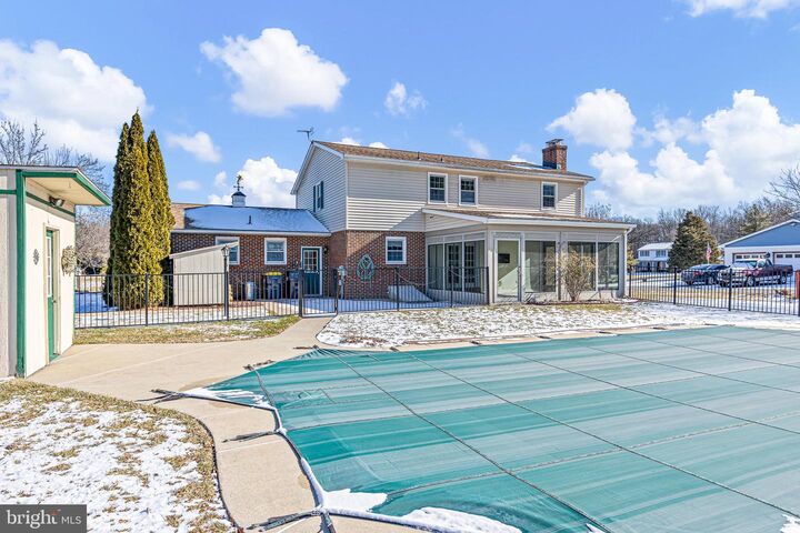 Property Photo:  152 W Savannah Drive  DE 19701 