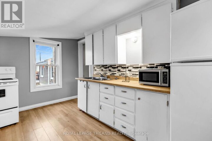 Property Photo:  101 Scott Street B  ON N5P 1L2 