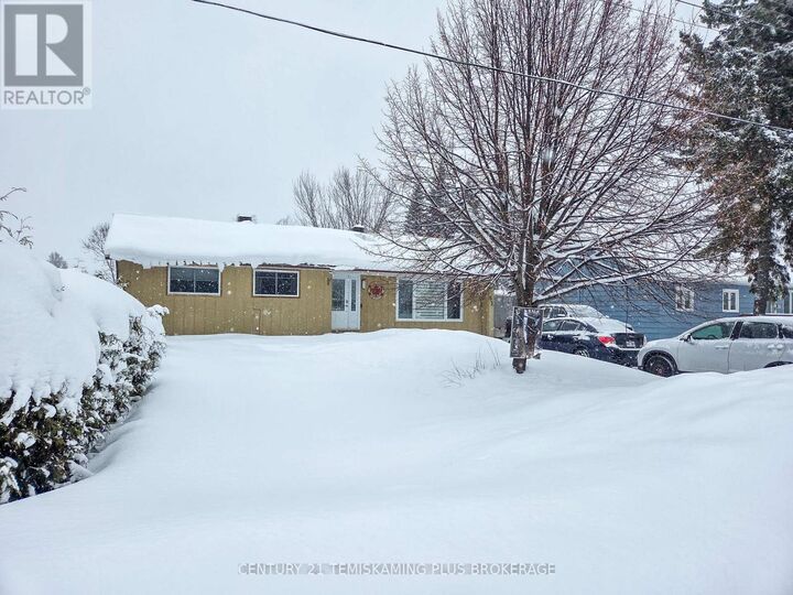 Photo de la propriété:  53 Tenth Avenue  ON P0J 1H0 