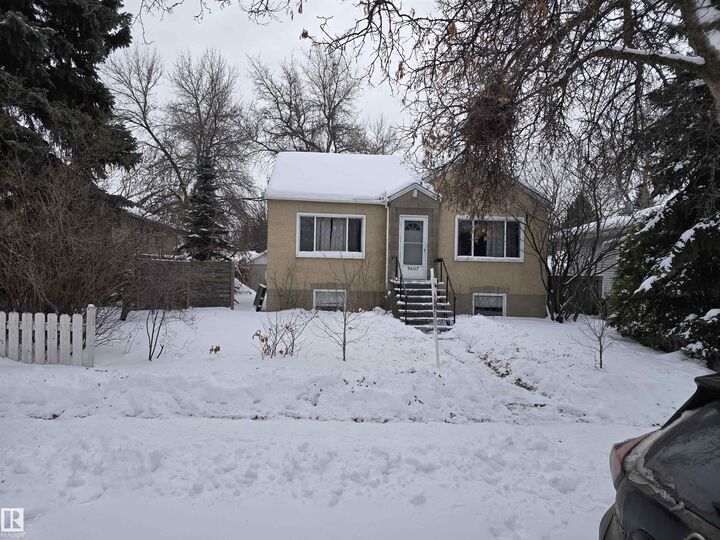 Property Photo:  9607 72 Avenue NW  AB T6E 0Y7 