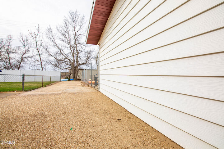 Property Photo:  1459 2nd Street S  ND 58601 