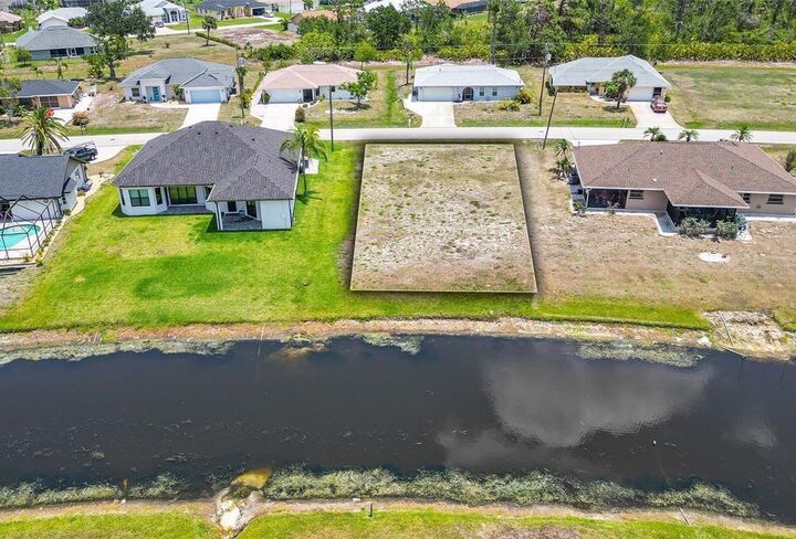 Property Photo:  168 Mark Twain Lane  FL 33947 