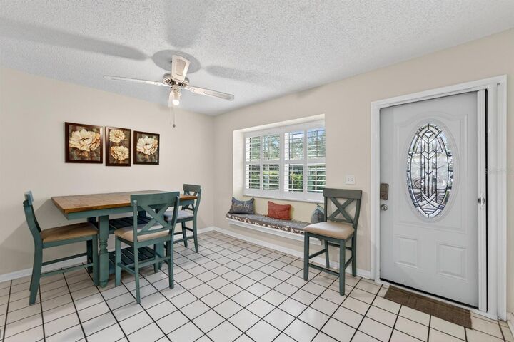 Property Photo:  413 Lake Point Court 4-B  FL 33573 