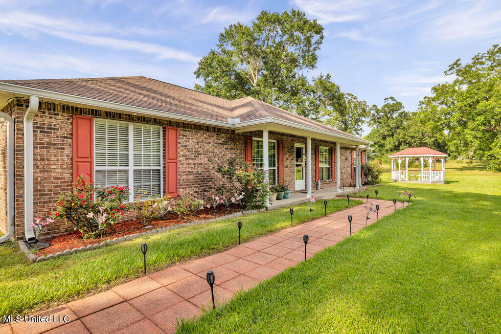 Property Photo:  163 E Inda Road  MS 39573 