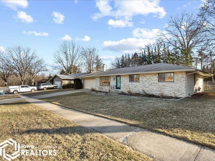 Property Photo:  2513 Sunrise Lane  IA 52601 