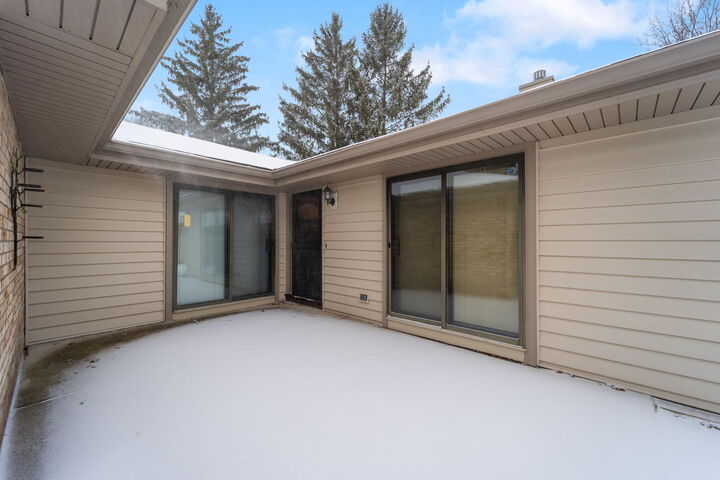 Property Photo: 11015 N Balsam Tree Ct WI 53092