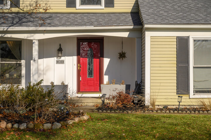 Property Photo: 1803 Farmbrook Drive MI 48098