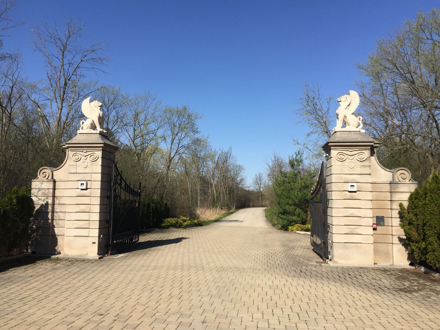 Property Photo:  2 Alexandra Drive  IL 60048 