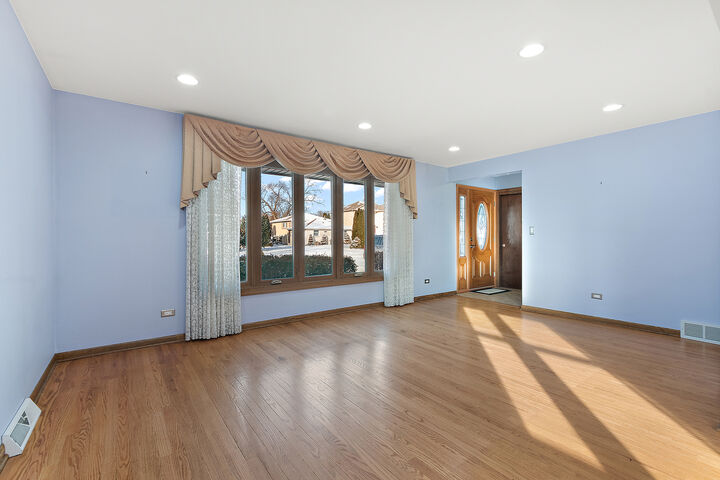 Property Photo: 9745 S 81st Avenue IL 60465