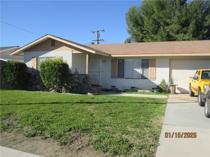 Property Photo:  721 S Santa Fe  CA 92543 