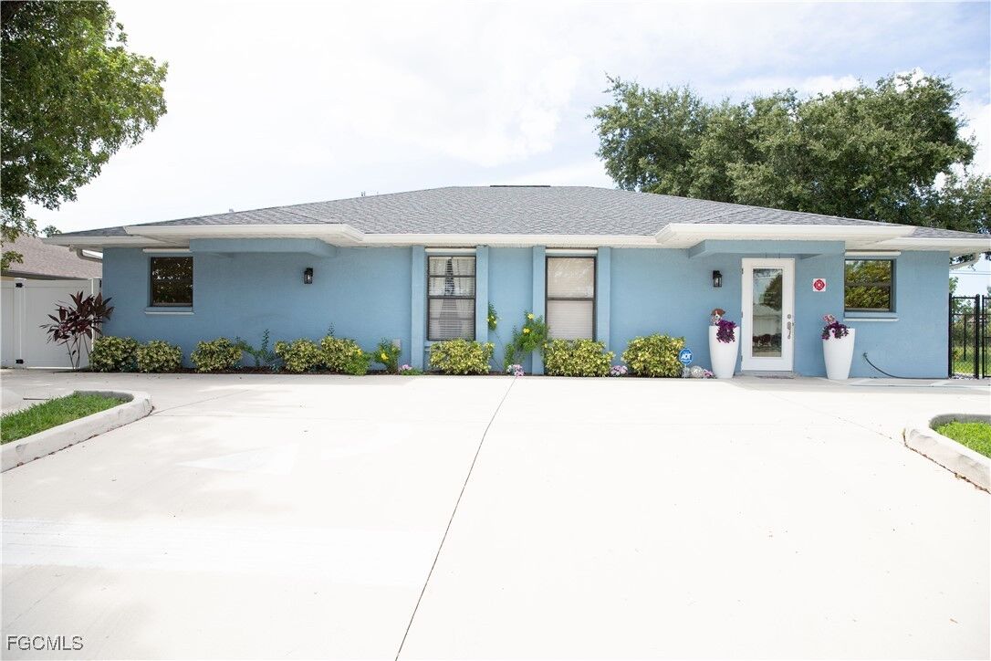Property Photo:  2828 Santa Barbara Boulevard  FL 33914 