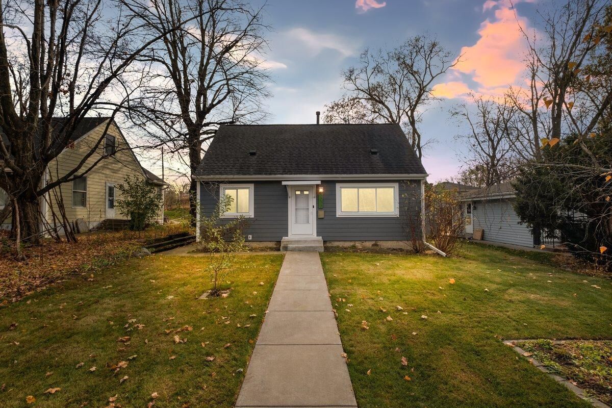 Property Photo:  2020 Fairway Drive NE  MN 55421 