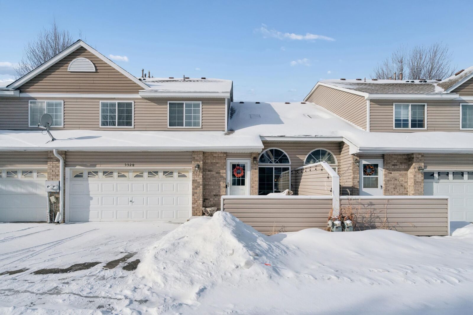 Property Photo:  5528 E Fillmore Circle NE  MN 55432 