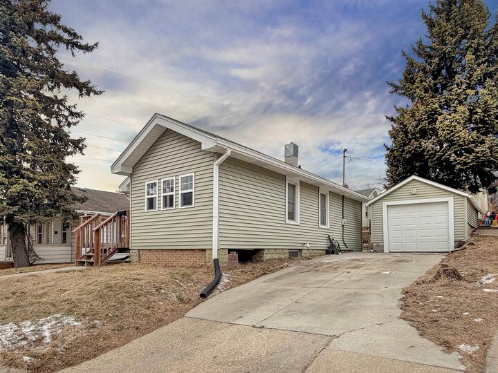Property Photo:  3207 Transit Ave  IA 51106 