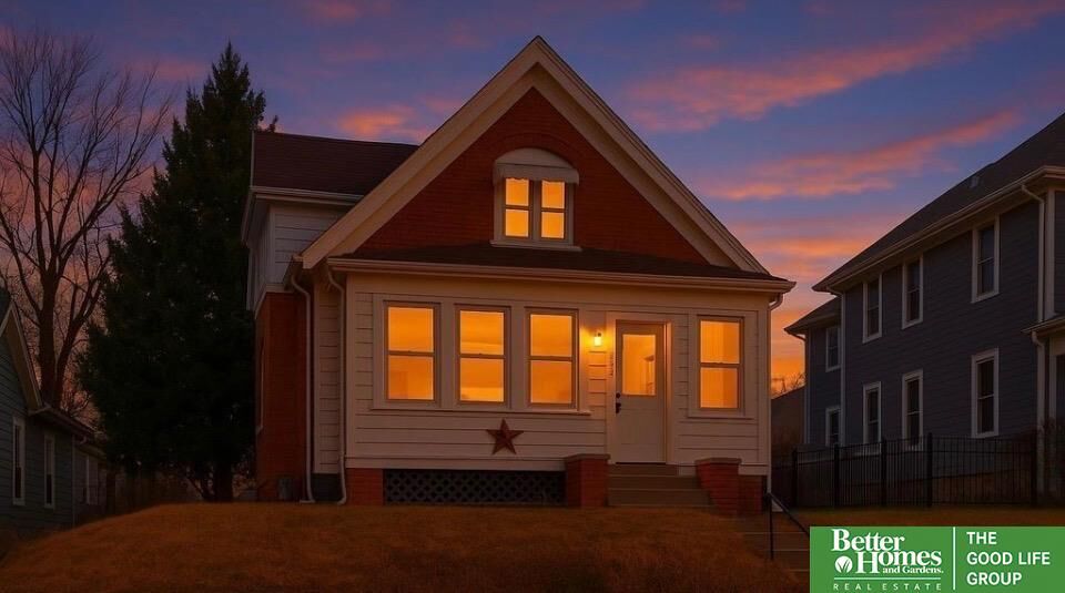 Property Photo:  1012 S 22 Street  NE 68108 