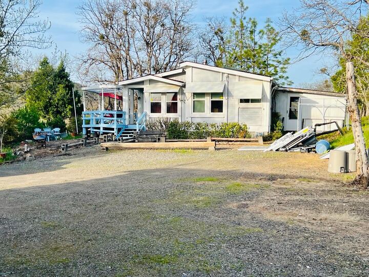 Property Photo: 3399 Dodge Road OR 97503