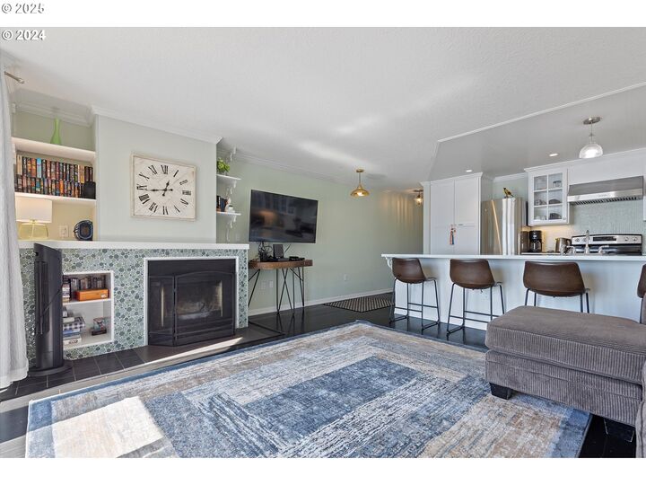 Property Photo:  1116 SW 51 St 206  OR 97367 