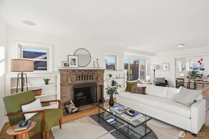 Property Photo:  6709  2nd Avenue NW  WA 98117 