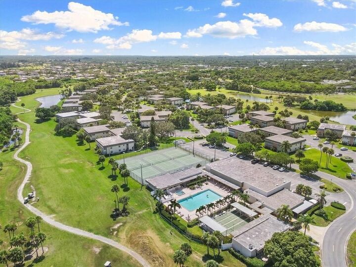 Property Photo: 11 Vista Gardens Trail 204 FL 32962