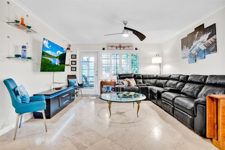 Property Photo:  351 NE 19th Place 203K  FL 33305 