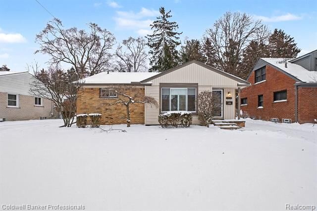 Property Photo:  2620 Ferncliff Avenue  MI 48073 