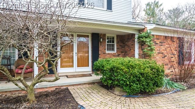 Property Photo:  21824 Rathlone Drive S  MI 48167 