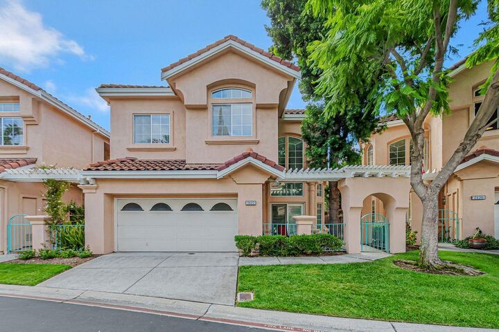 Property Photo:  2122 Vizcaya Way  CA 95008 