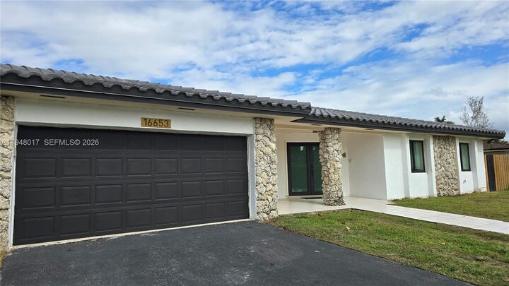 Property Photo:  16653 Golfview Dr  FL 33326 