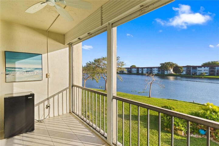 Property Photo:  9500 N Hollybrook Lake Dr 5-206  FL 33025 