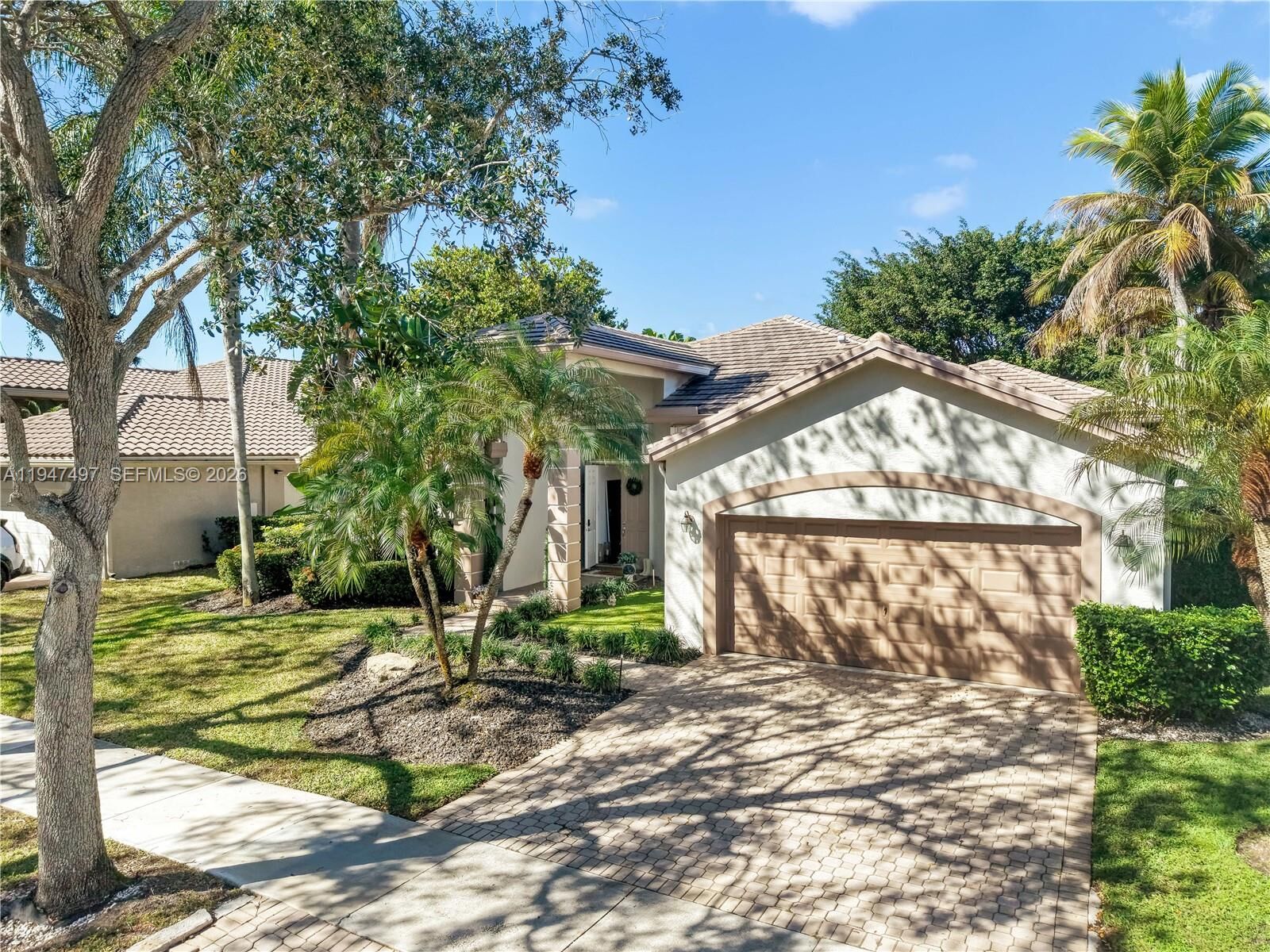Property Photo: 2633 Oakbrook Dr 2633 FL 33332