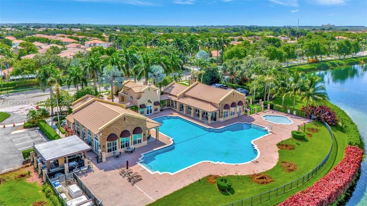 Property Photo: 1192 NE 32nd Ave FL 33033