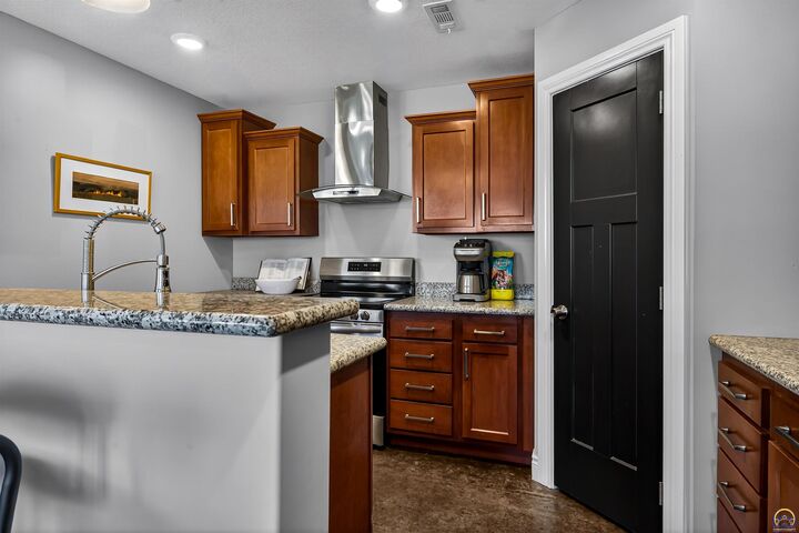 Property Photo: 6318 SW 44th Ct KS 66610