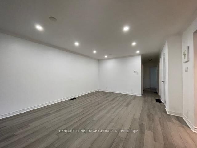 Photo de la propriété:  231 Blue Grass Boulevard  ON L4C 3H1 