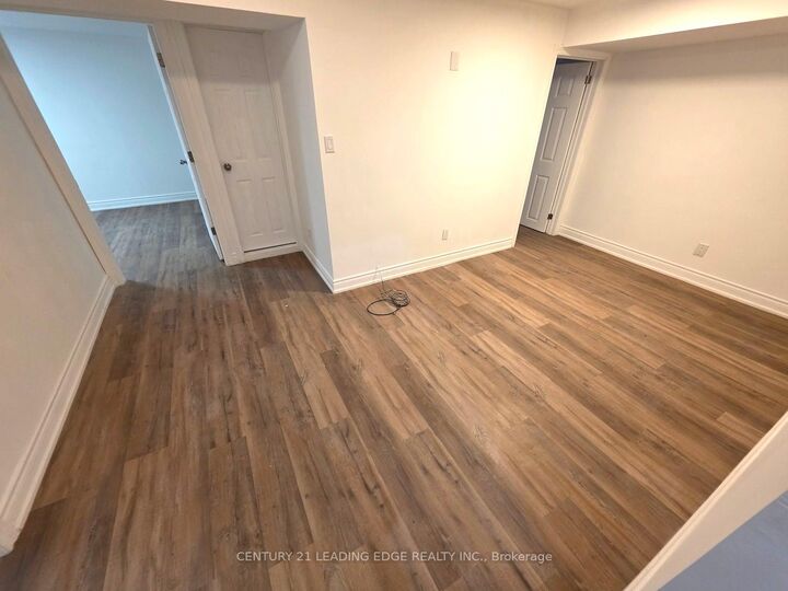 Photo de la propriété: 16 Wyvern Road Basement B ON M2K 2K4