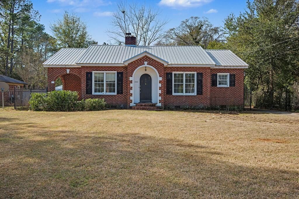 Property Photo: 1302 Baker Ave GA 31701