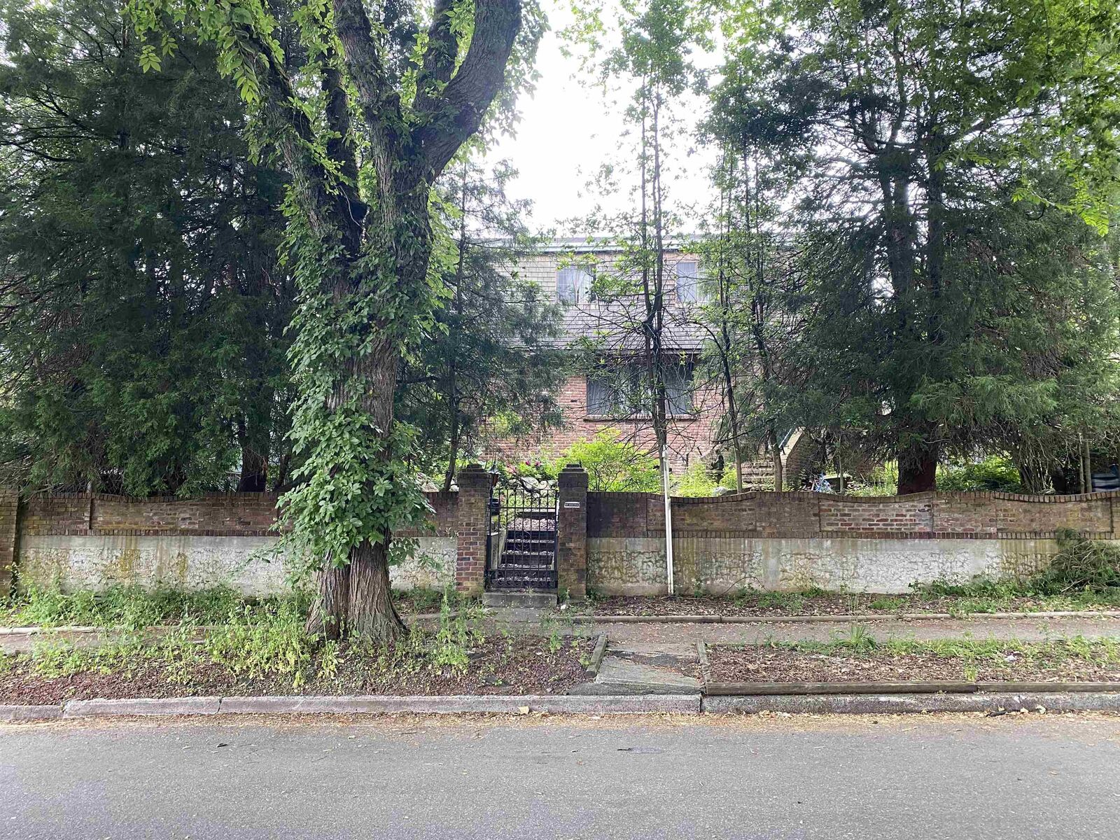 Property Photo: 2371 E 6th Avenue BC V5N 1R4