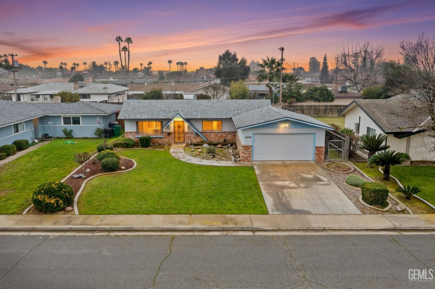 Property Photo:  1106 State Avenue  CA 93263 